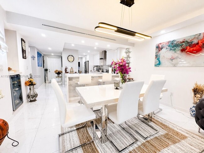 Building Photo - 2370 NE 135th St