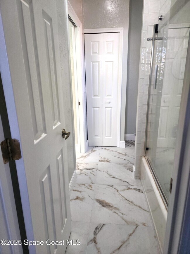 Building Photo - 501 Carmel Dr