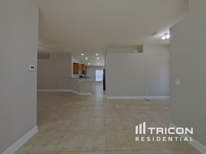 Building Photo - 14511 Dunrobin Dr