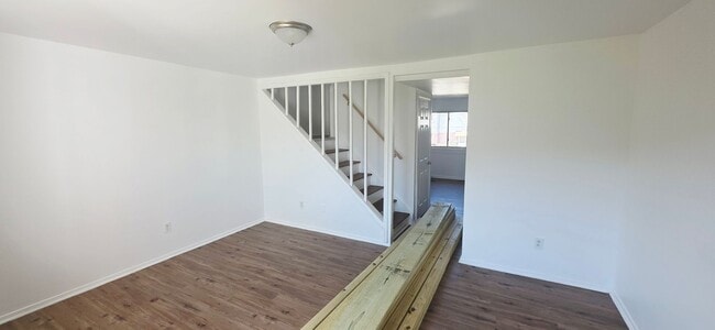 Building Photo - Updated & Move-In Ready Townhouse in Prime...