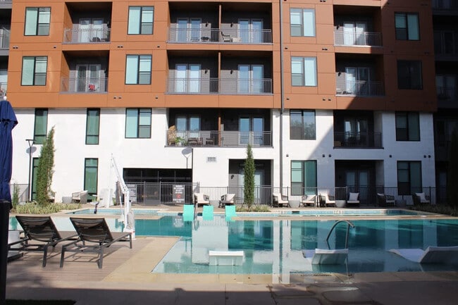 Building Photo - 9127 Research Blvd