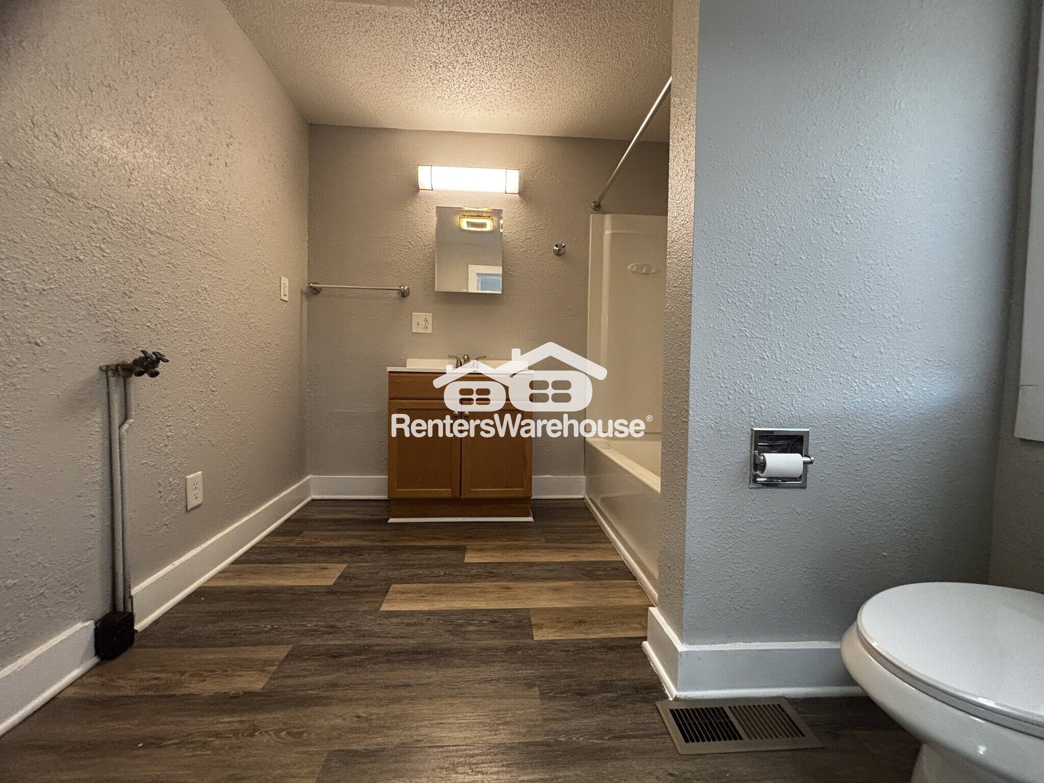 Building Photo - 2802 SE 8th St