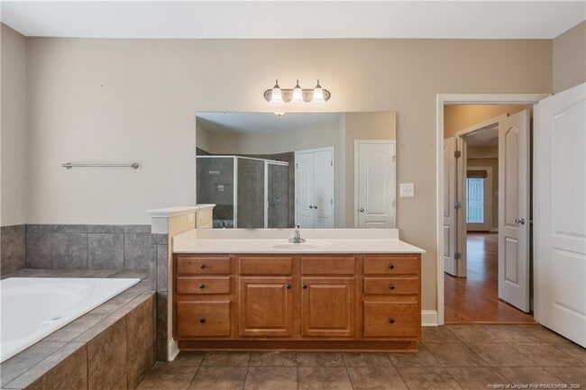 Building Photo - 1611 Bluffside Dr