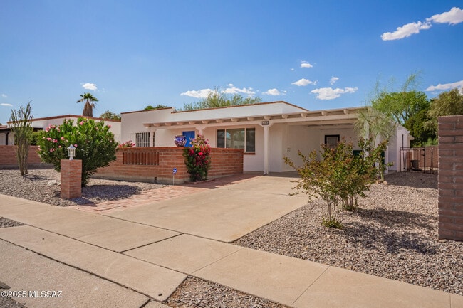Building Photo - 434 S Vista Del Rio