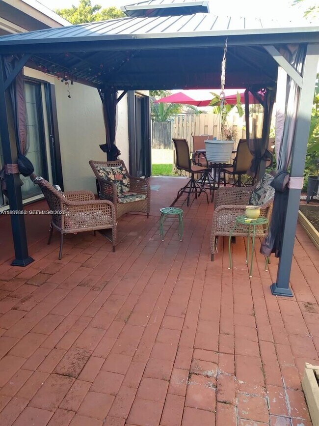 Building Photo - 1419 Yellowthroat St