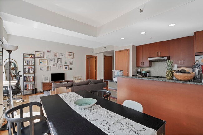 Building Photo - 440 Kent Ave