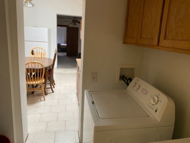 Building Photo - 49 Rogge St
