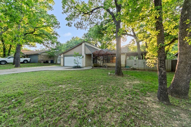 Building Photo - 121 Lake Vista W