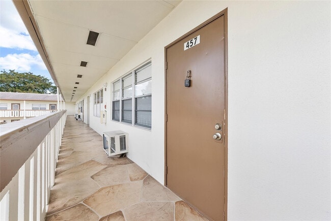 Building Photo - 457 Mansfield I