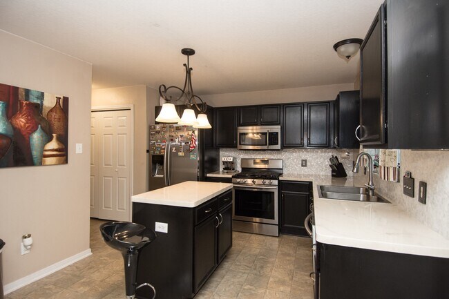 Building Photo - 16933 Scenic Knoll