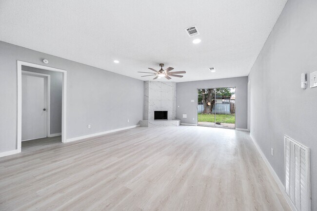 Building Photo - 3610 Brier Gardens Dr