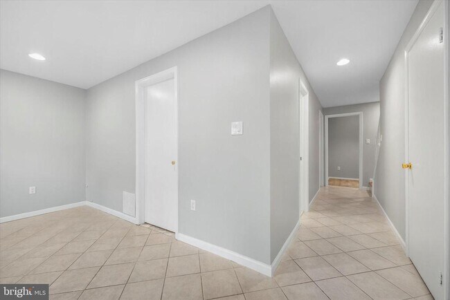 Building Photo - 10276 Arizona Cir