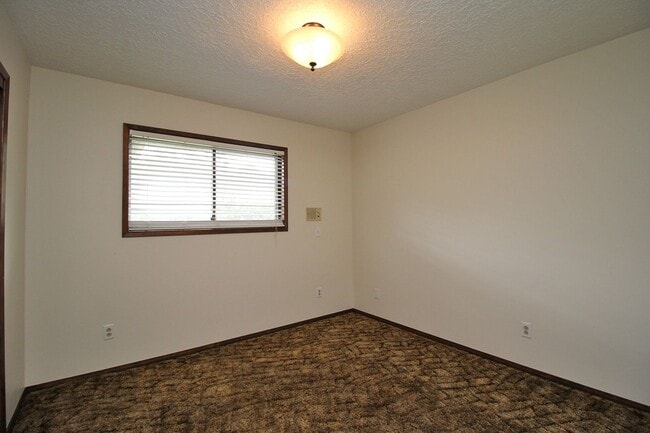 Building Photo - 2727 SE 58th Ave