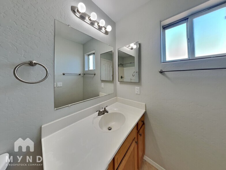 Building Photo - 14672 S Redondo Rd