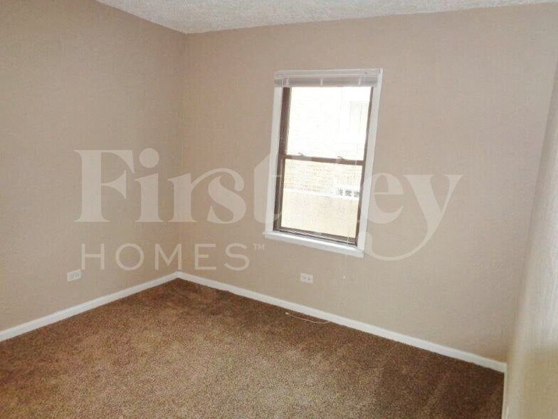 Building Photo - 2337 121st St