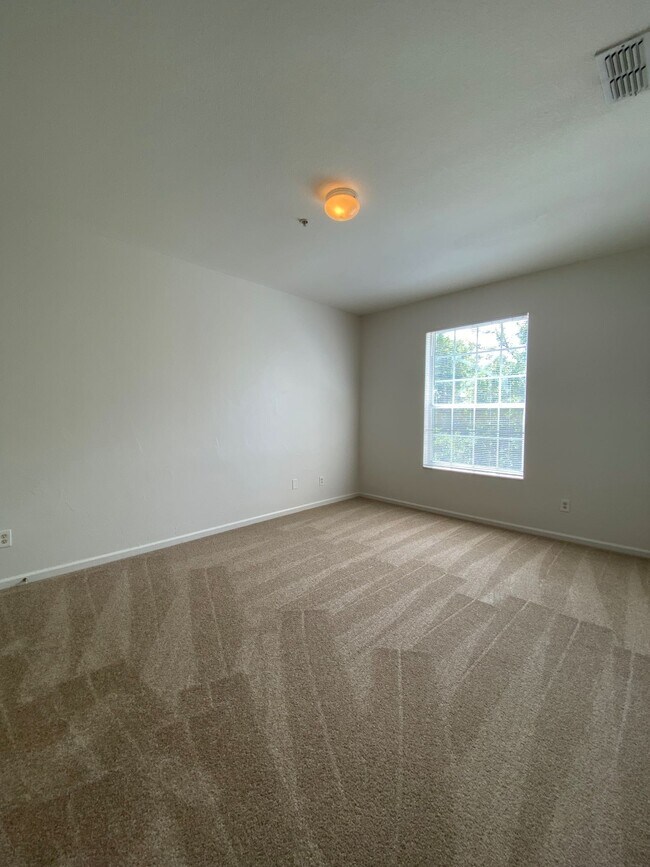 Building Photo - 6214 Stevenson Dr