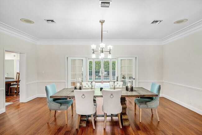 Building Photo - 2121 Areca Palm Rd