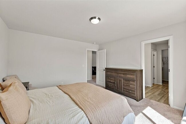 Building Photo - AVAILABLE NOW JULY FREE Yelm home builit i...
