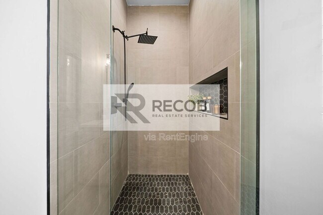 Building Photo - 4286 Samoset Ave