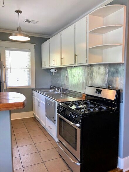 Building Photo - 2012 Walker Ave