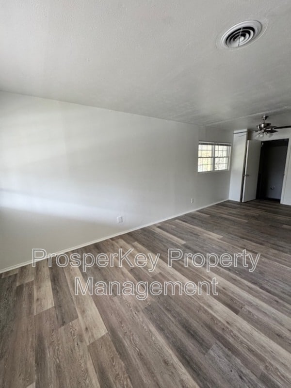 Building Photo - 4704 Estonia St