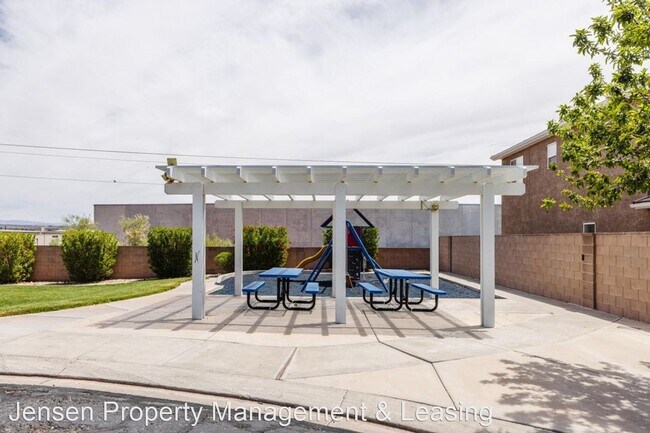 Building Photo - 3 br, 2 bath House - 2930 East 450 North  ...