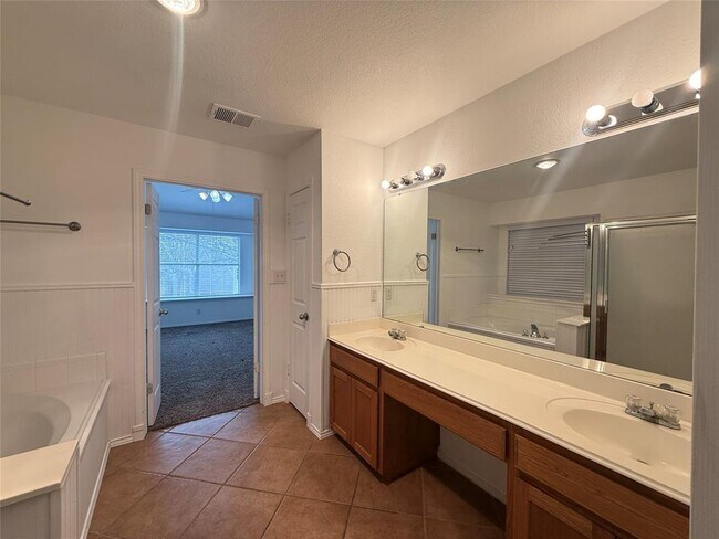 Building Photo - 708 Spring Brook Ln