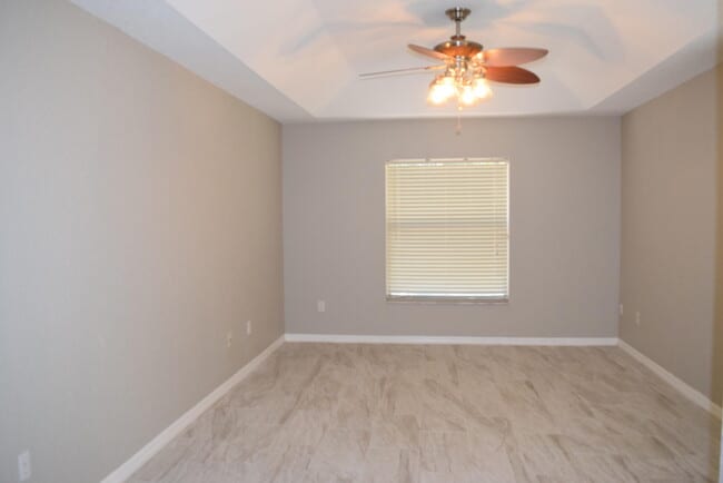 Building Photo - 1074 SW Janar Ave