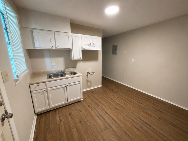 Building Photo - 1537 Standridge St