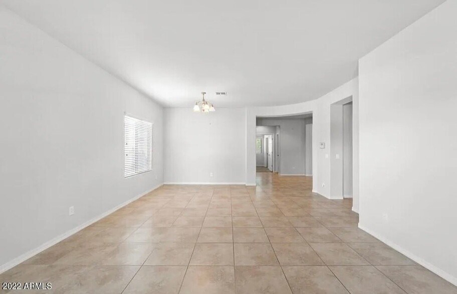 Building Photo - 6328 W Victory Way