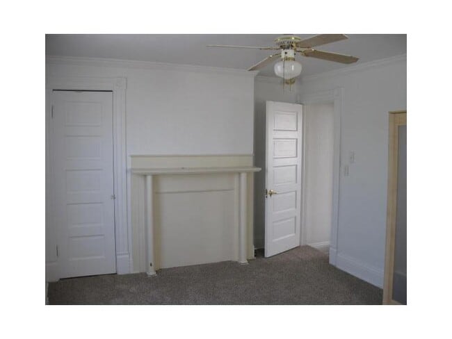 Building Photo - 22 W Katherine Ave