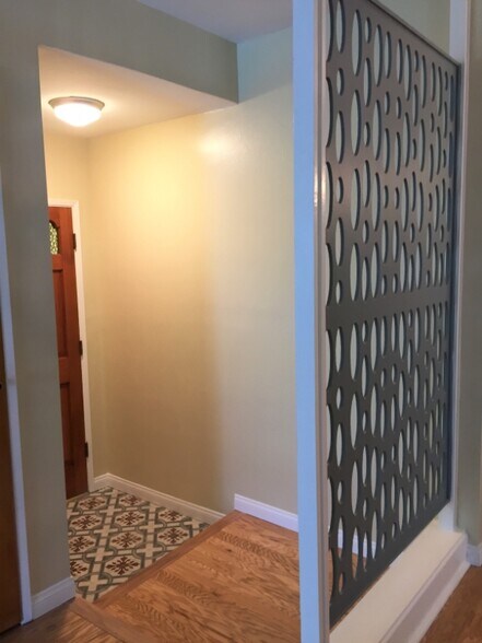 Building Photo - 10961 Palms Blvd