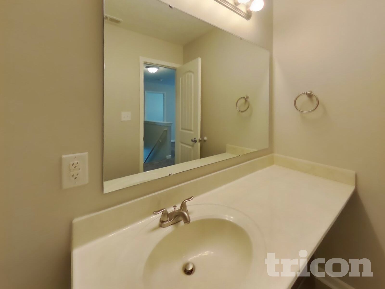 Building Photo - 818 Westpointe Dr