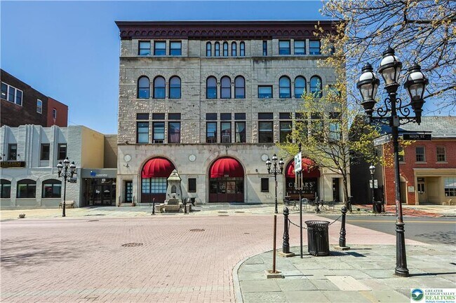 Building Photo - 535 Main St