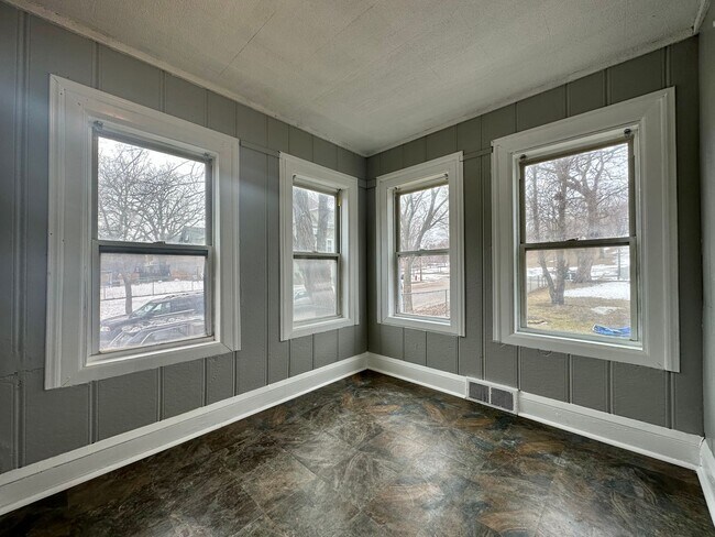 Building Photo - 318 N 27th Ave