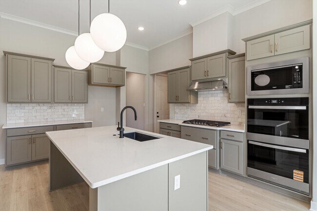 Building Photo - 531 Laurel Pk Dr