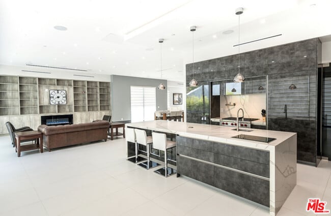 Building Photo - 2122 Castle Heights Ave