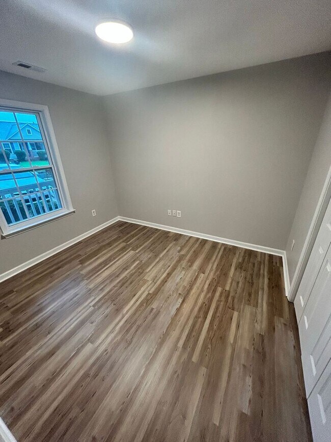 Building Photo - 1379 Pampas Cir