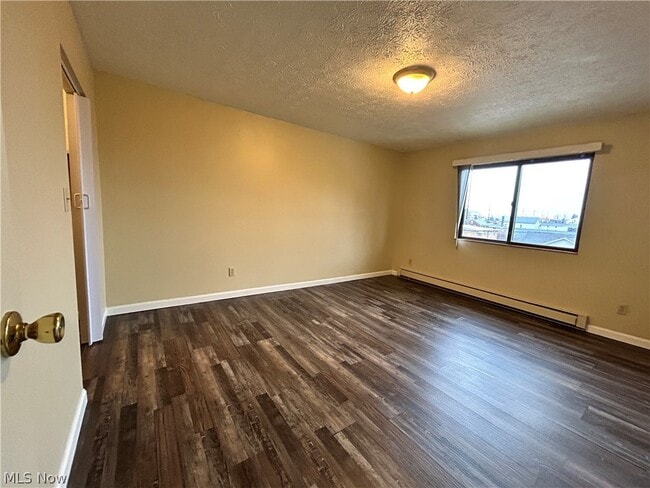 Building Photo - 200 Fernwood Rd