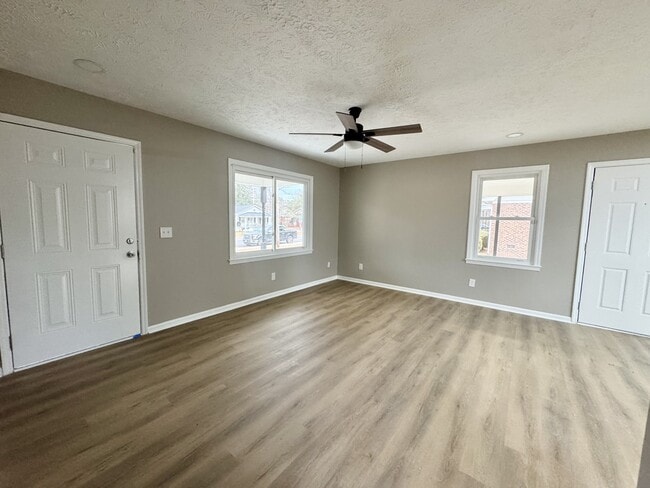 Building Photo - 1629 9th Ave