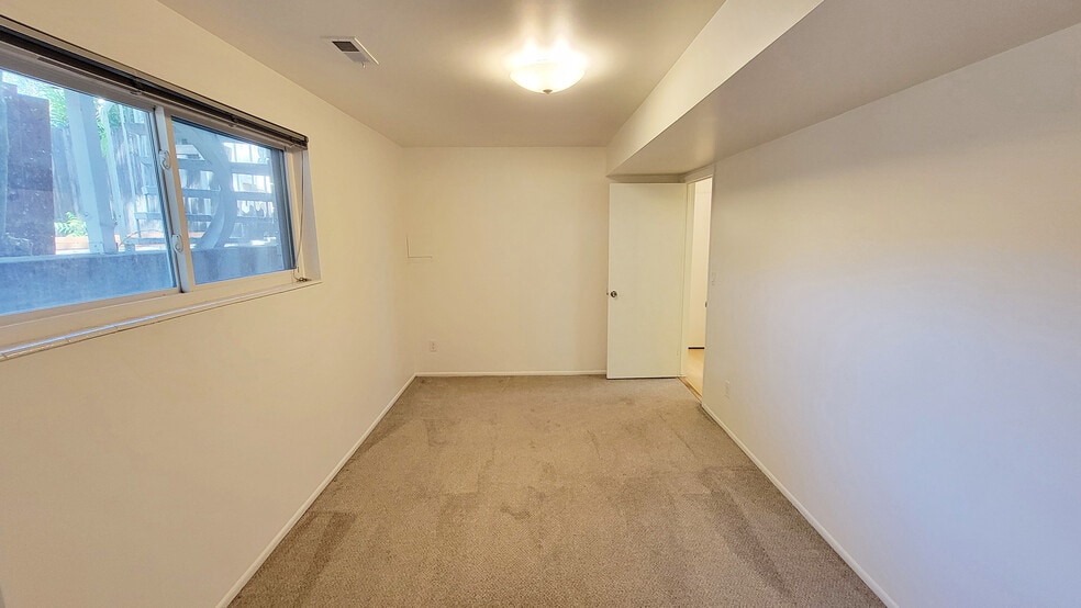 Building Photo - 2085 E Browning Ave