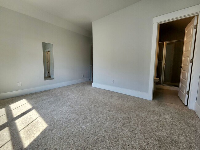 Building Photo - Like new beauty in Point Hope - Charleston