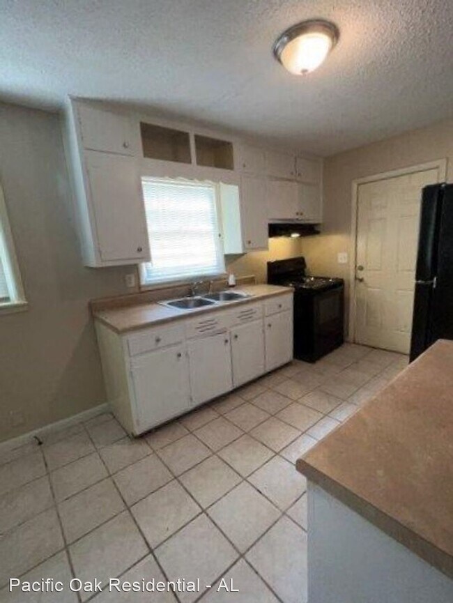 Building Photo - 3 br, 1 bath House - 108 16th Court Cir NE