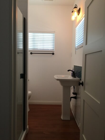 Building Photo - 5046 La Roda Ave