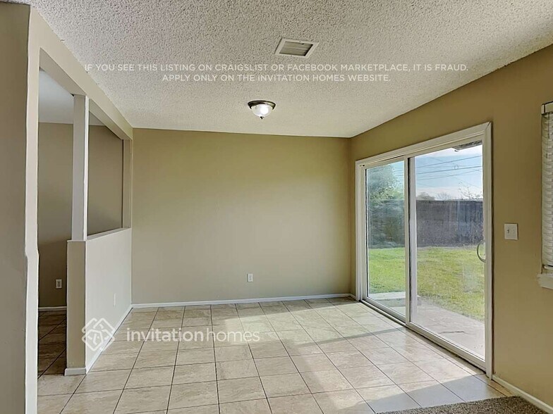 Building Photo - 2619 W Maple St