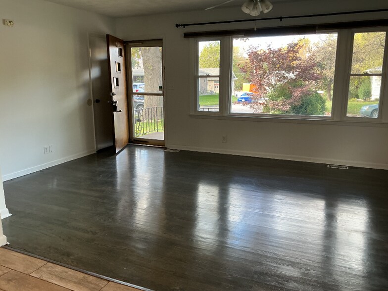 Building Photo - 127 Wesgaye St