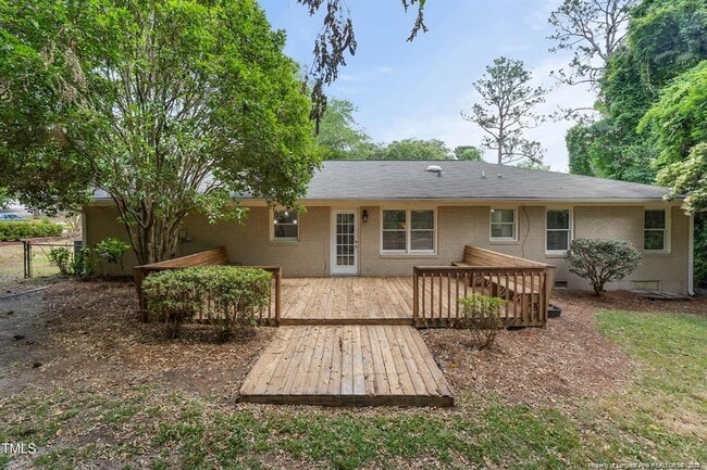 Building Photo - 334 Westview Dr