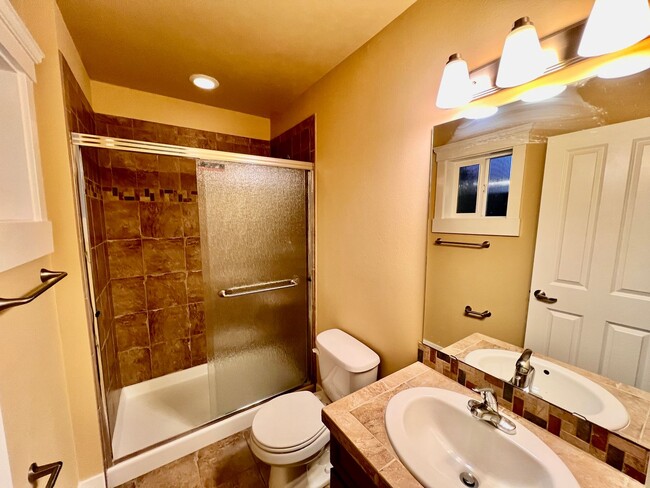 Building Photo - Spacious Greenwood townhouse - Available now!