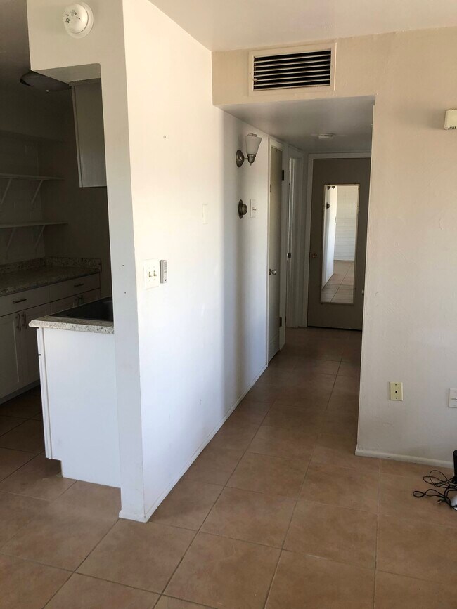 Building Photo - 2554 N Park Ave