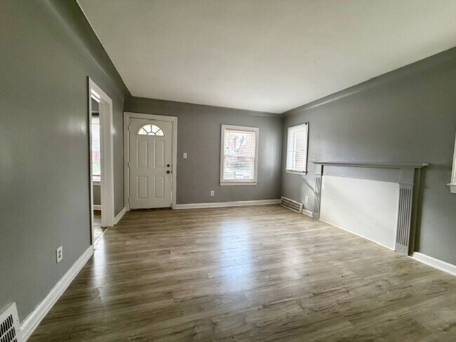 Building Photo - 3 Bedroom 1 Bath For Lease -Section 8 Ready Call 313-429-3244